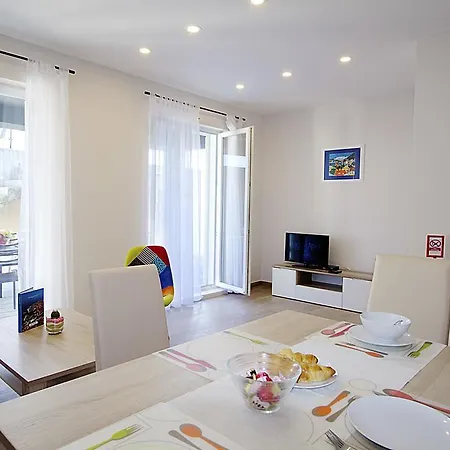 Palace 1 Djardin Apartament *